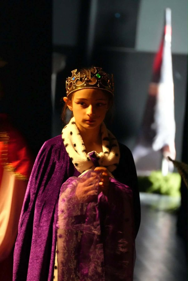 La reine et sa couronne dorée