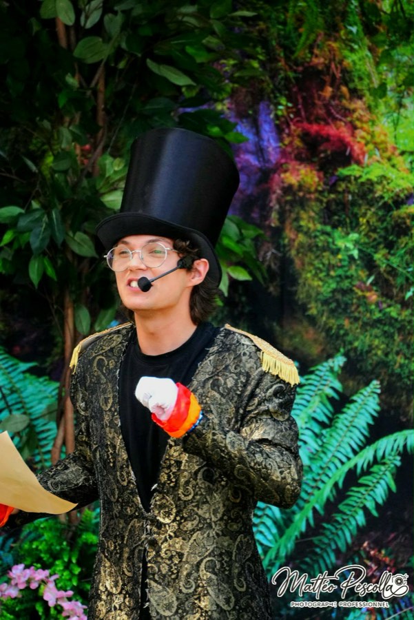 Comédien des Joyeuses matinées en costume, photo de Mattéo Pescolla